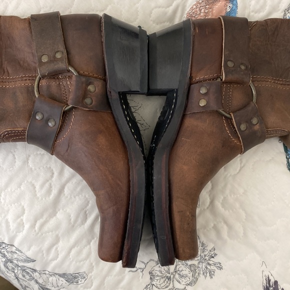 Frye women’s square toed boots size 6.5.  “HARNESS 12R” - Picture 7 of 8
